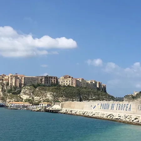 Apartment With Sea View *