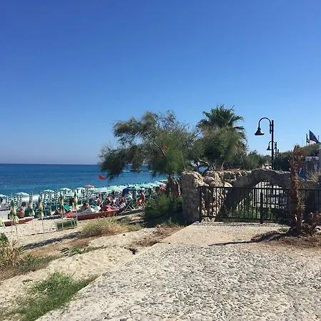 Apartment With Sea View *