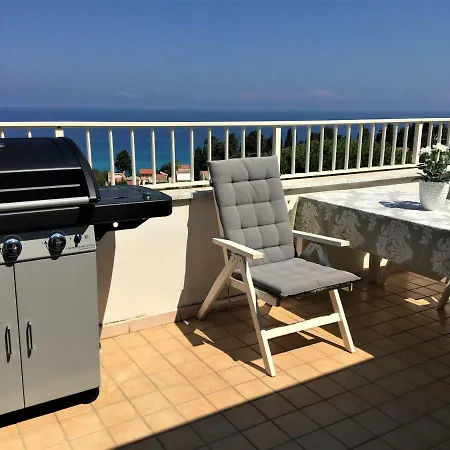 With Sea View 트로페아