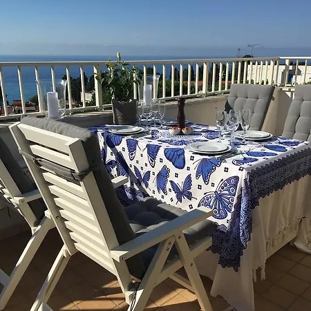 Apartment With Sea View *